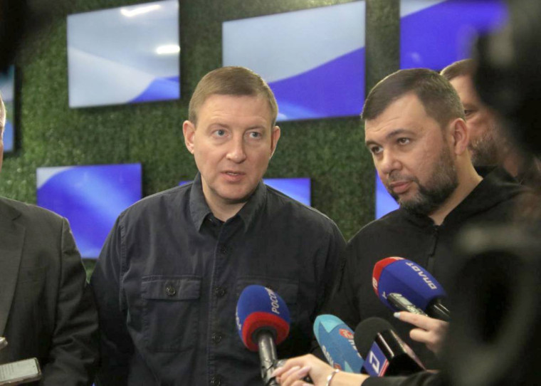 «Единая Россия» открыла региональные отделения в ДНР и ЛНР. «Единая Россия» открыла региональные отделения в ДНР и ЛНР.